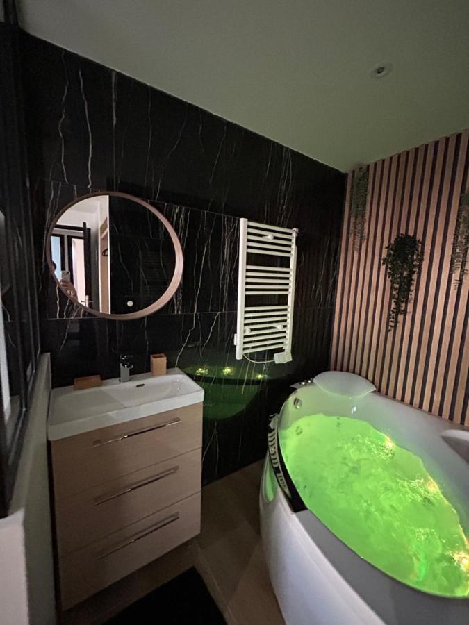 T4 Jolie Vue Avec Jaccuzzi Apartamento Vitrolles  Exterior foto